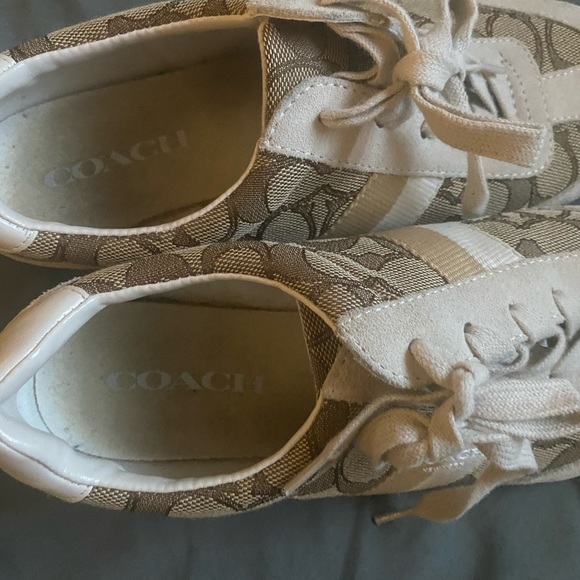 Coach - Picture 4 of 4